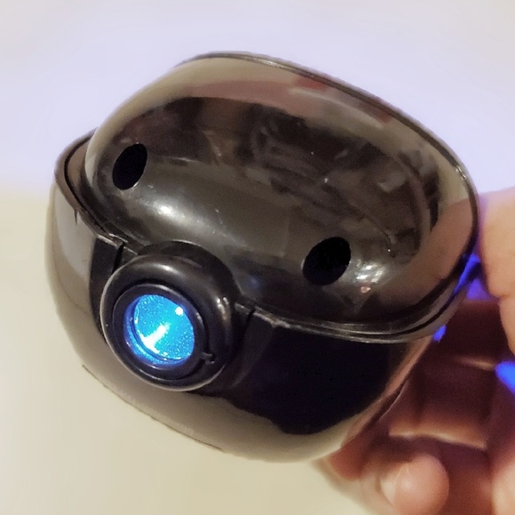 DISNEY PARKS HAUNTED MANSION HITCHHIKING KEYCHAIN - Picture 4 of 6